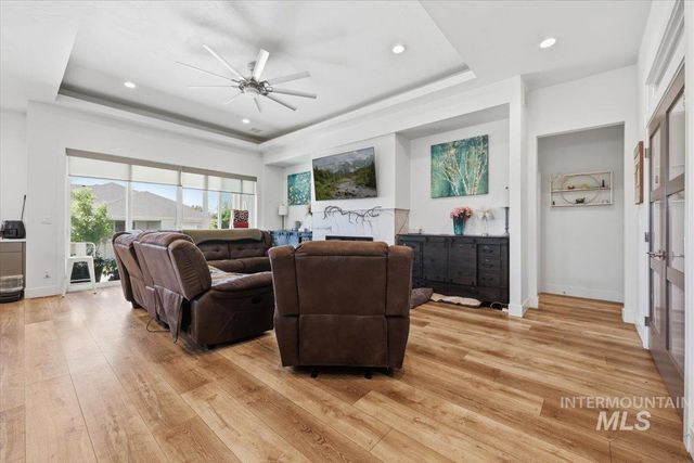 353 Castlebury St, Middleton, ID 83644