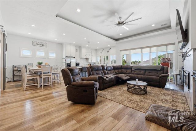 353 Castlebury St, Middleton, ID 83644