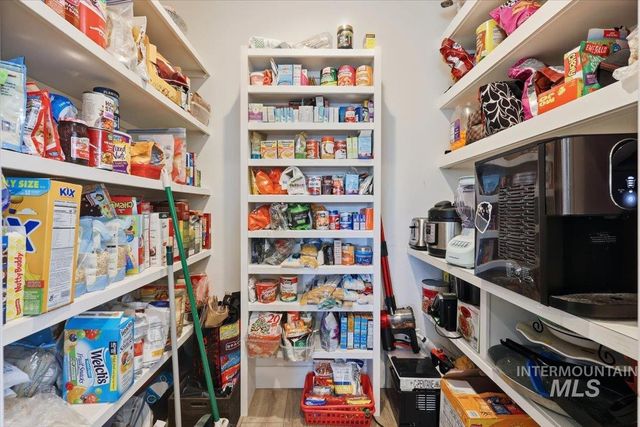 353 Castlebury St, Middleton, ID 83644