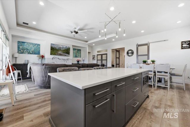 353 Castlebury St, Middleton, ID 83644