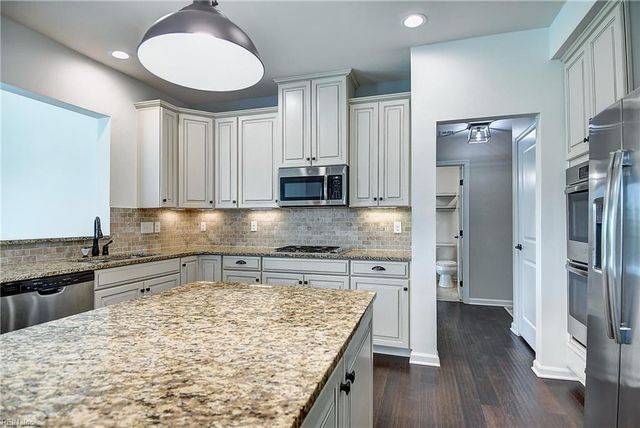 2068 Roger McClung LN, Virginia Beach, VA 23456