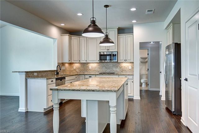 2068 Roger McClung LN, Virginia Beach, VA 23456