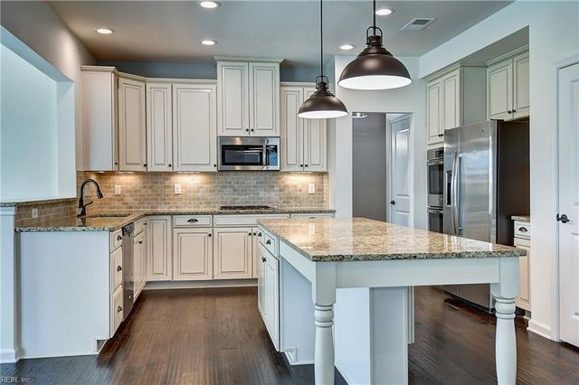 2068 Roger McClung LN, Virginia Beach, VA 23456