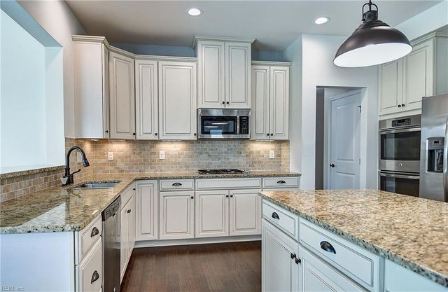 2068 Roger McClung LN, Virginia Beach, VA 23456