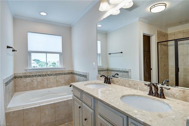 2068 Roger McClung LN, Virginia Beach, VA 23456