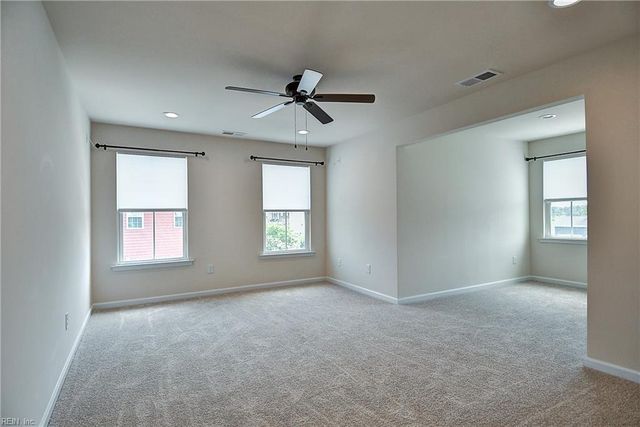2068 Roger McClung LN, Virginia Beach, VA 23456