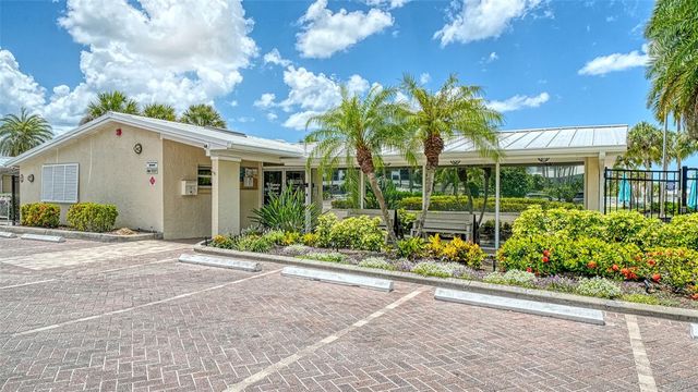5830 MIDNIGHT PASS ROAD 32, Sarasota, FL 34242