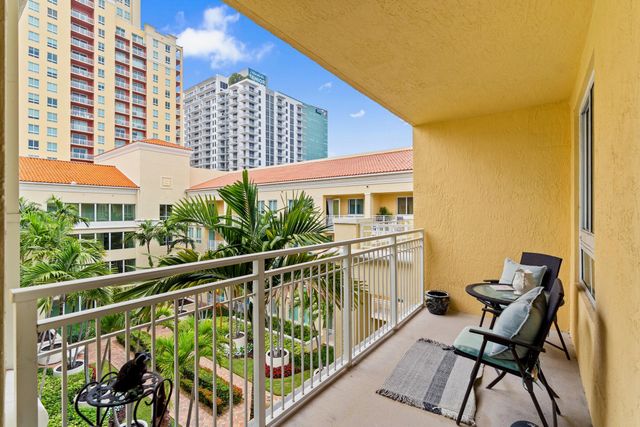 7355 SW 89th 717n, Miami, FL 33156