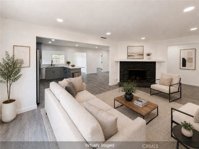 2512 W Fulcrum, Anaheim, CA 92804