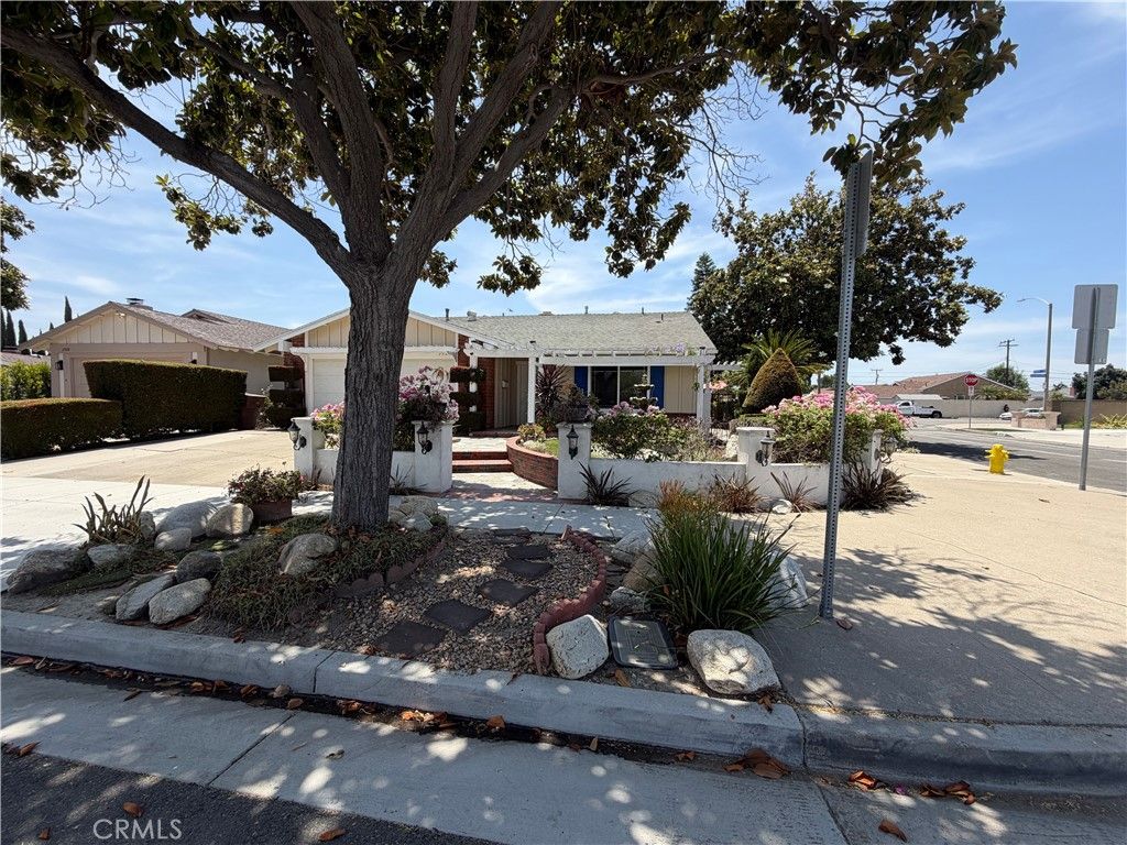 2512 W Fulcrum, Anaheim, CA 92804