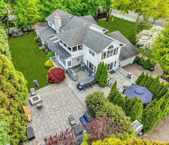 227 Gillette Avenue, Bayport, NY 11705