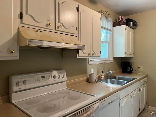 624 SW Grandview AVE, Topeka, KS 66606