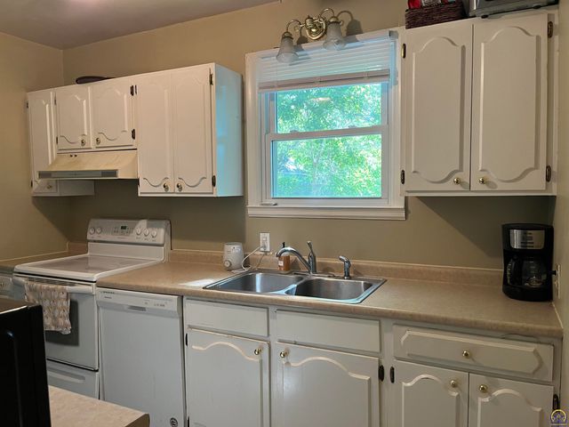 624 SW Grandview AVE, Topeka, KS 66606