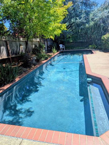 12422 Jeremiah Dr, Auburn, CA 95603