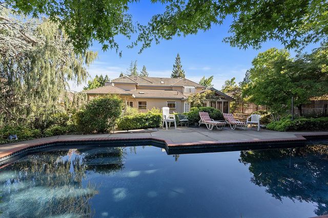 12422 Jeremiah Dr, Auburn, CA 95603