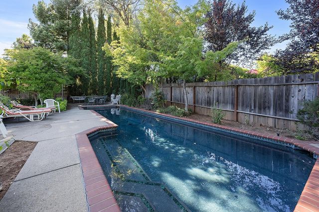 12422 Jeremiah Dr, Auburn, CA 95603