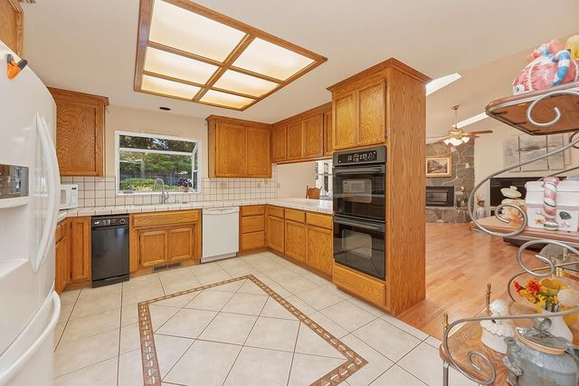 12422 Jeremiah Dr, Auburn, CA 95603