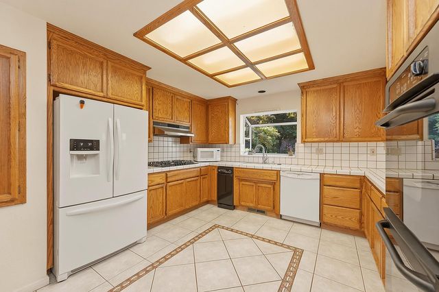 12422 Jeremiah Dr, Auburn, CA 95603