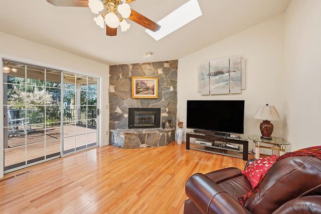 12422 Jeremiah Dr, Auburn, CA 95603
