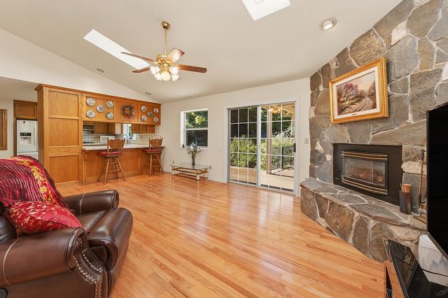 12422 Jeremiah Dr, Auburn, CA 95603
