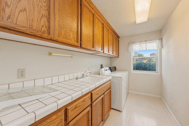 12422 Jeremiah Dr, Auburn, CA 95603