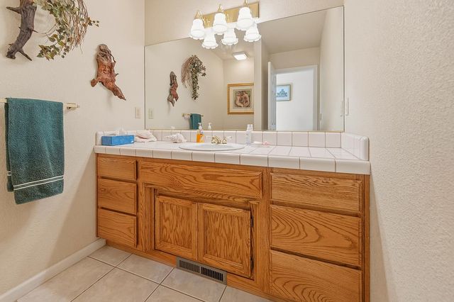 12422 Jeremiah Dr, Auburn, CA 95603