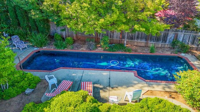 12422 Jeremiah Dr, Auburn, CA 95603