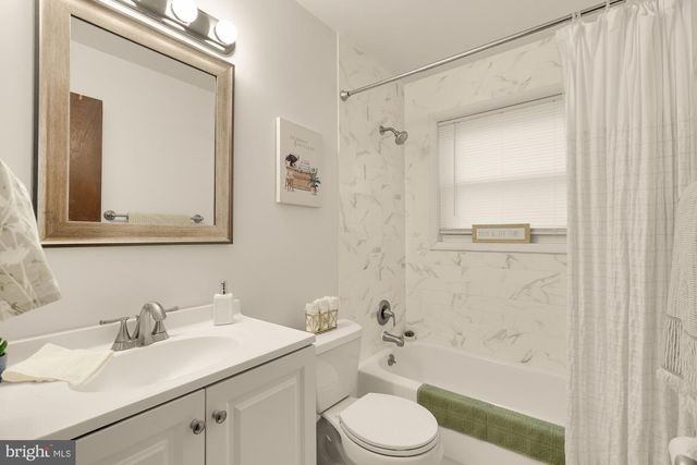 8513 CARROLLTON PKWY, Hyattsville, MD 20784