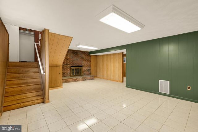 8513 CARROLLTON PKWY, Hyattsville, MD 20784