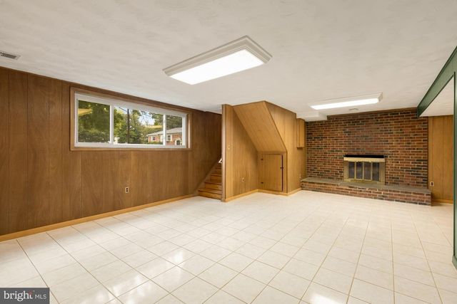 8513 CARROLLTON PKWY, Hyattsville, MD 20784