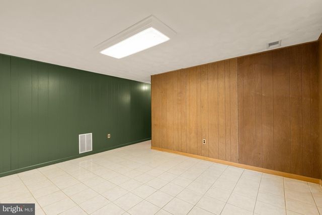 8513 CARROLLTON PKWY, Hyattsville, MD 20784