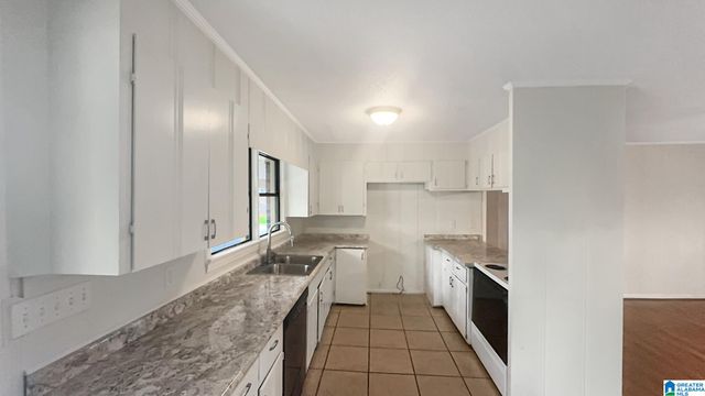 3950 SKYLAND BOULEVARD E, Tuscaloosa, AL 35405