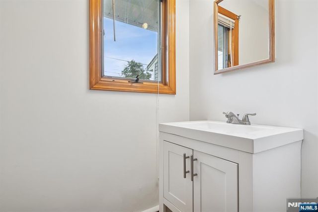 36 Arcadia Road, Pompton Lakes, NJ 07442