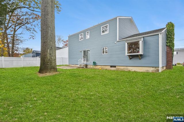 36 Arcadia Road, Pompton Lakes, NJ 07442