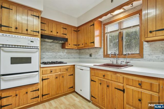 36 Arcadia Road, Pompton Lakes, NJ 07442