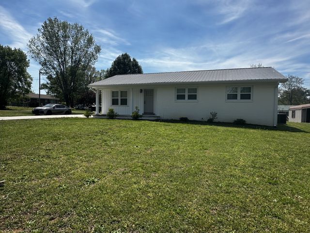 307 Randall St, Lawrenceburg, TN 38464