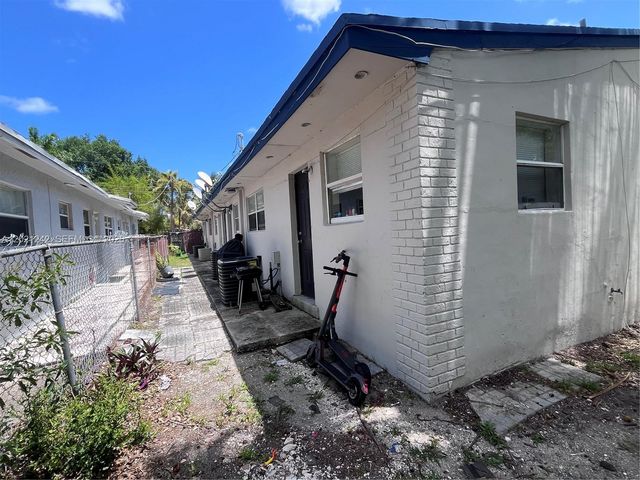 109 NW 14th Way 1-4, Dania Beach, FL 33004