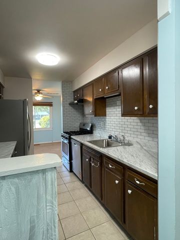 3018 Roberts Drive 3, Woodridge, IL 60517