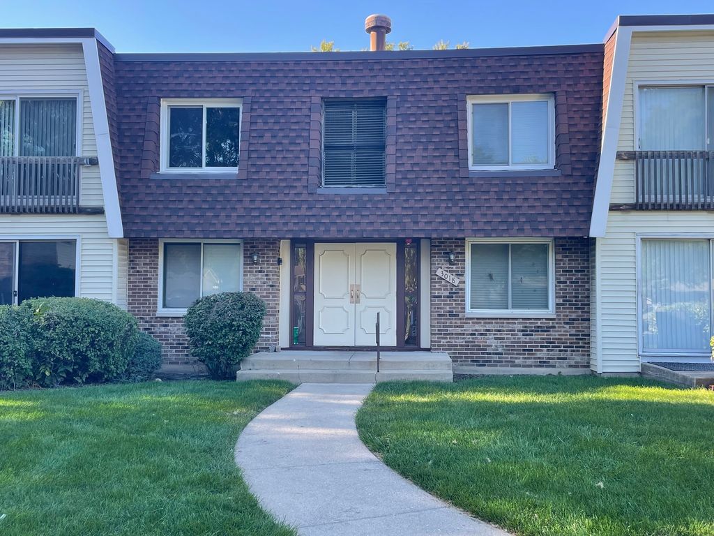3018 Roberts Drive 3, Woodridge, IL 60517