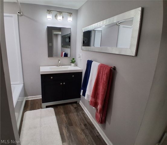 718 Easter Avenue, Akron, OH 44307