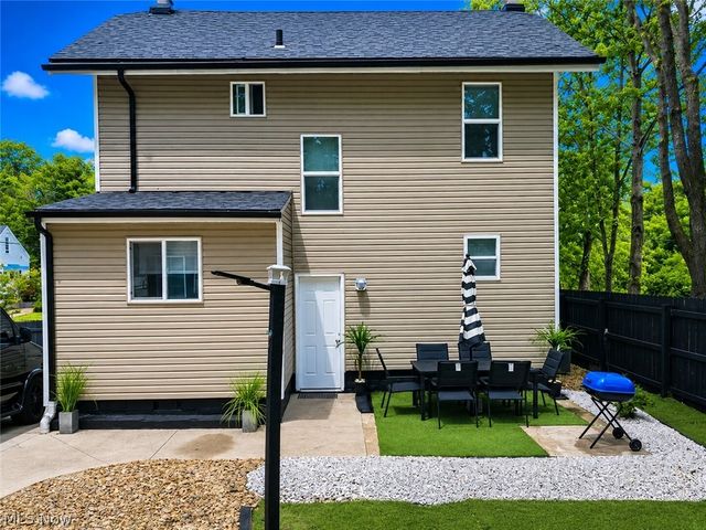 718 Easter Avenue, Akron, OH 44307