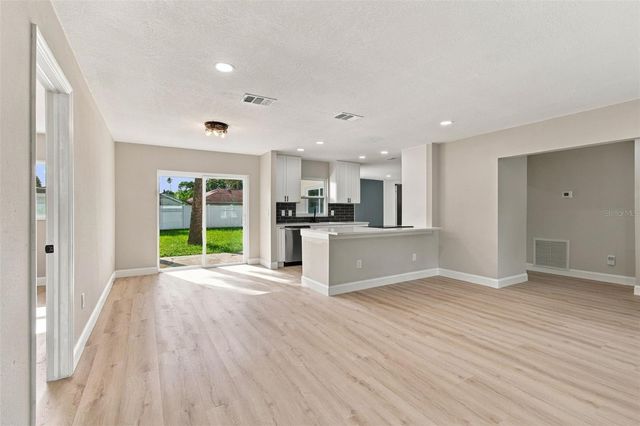 13918 BRIARDALE LANE, Tampa, FL 33618