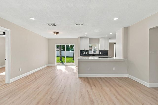 13918 BRIARDALE LANE, Tampa, FL 33618