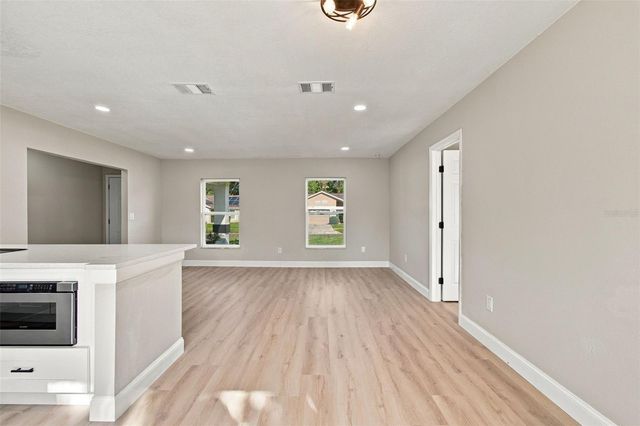 13918 BRIARDALE LANE, Tampa, FL 33618