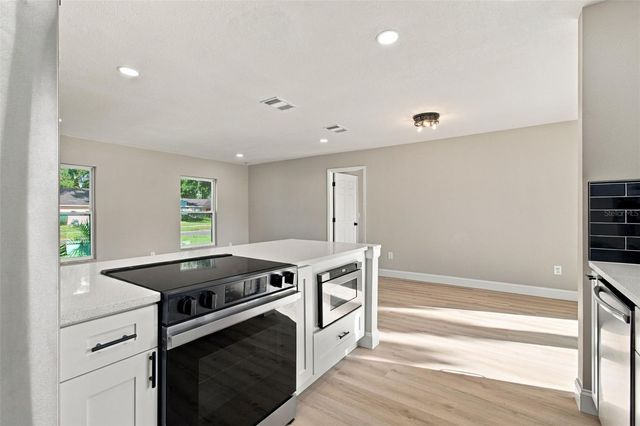 13918 BRIARDALE LANE, Tampa, FL 33618