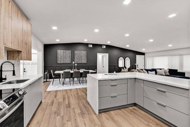 17621 NE 7th Ave, Miami, FL 33162
