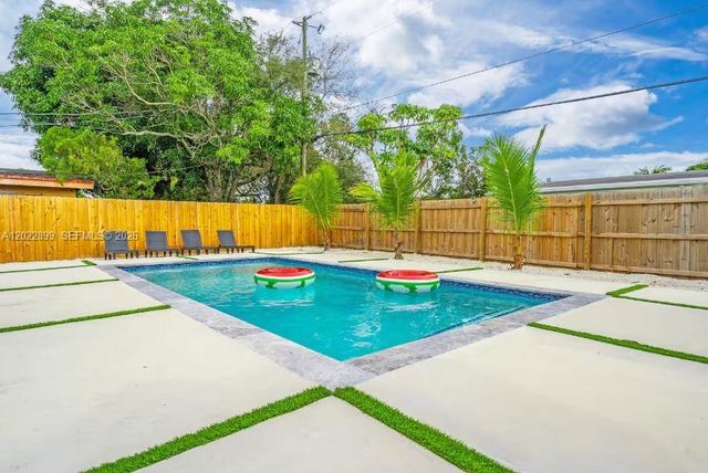 17621 NE 7th Ave, Miami, FL 33162
