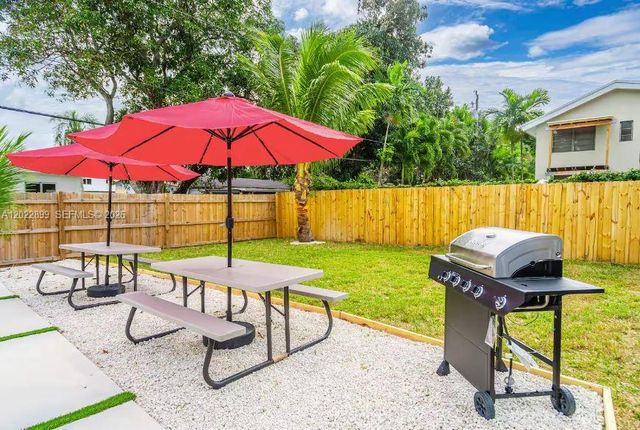 17621 NE 7th Ave, Miami, FL 33162
