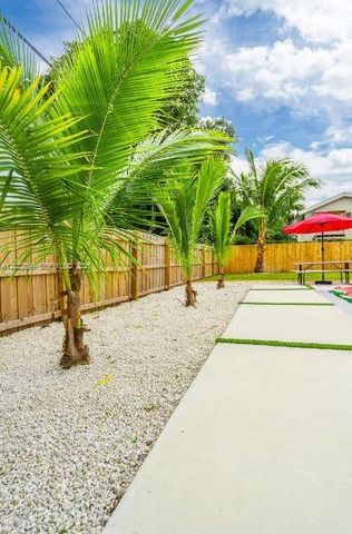 17621 NE 7th Ave, Miami, FL 33162