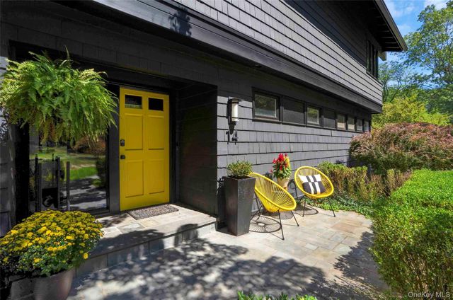 14 Leatherstocking Lane, Mamaroneck, NY 10543